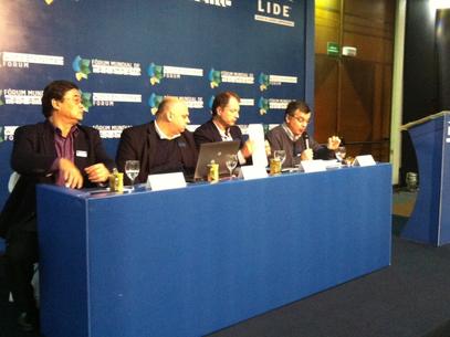 Paulo Massato (Sabesp), Giuliano Dragone (Sindcon), Roberto Vámos (Brasil/S) e Édison Carlos (Trata Brasil)