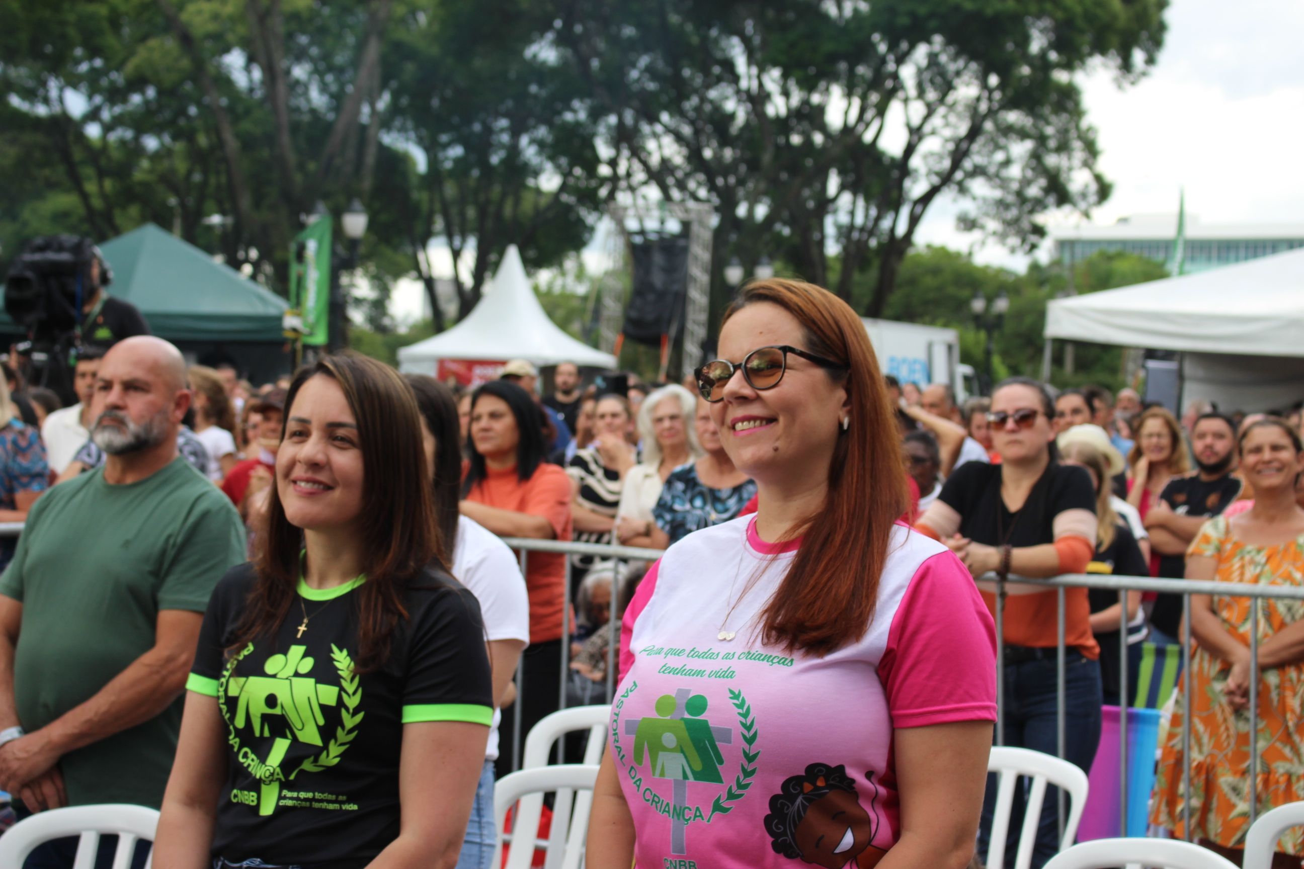 Erica Santos e Maria Inês Monteiro de Freitas durante o Natal Solidário