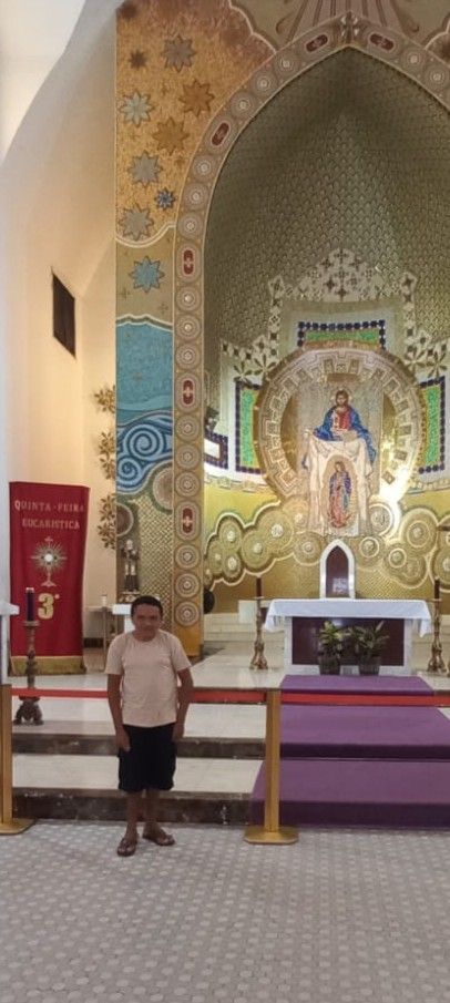 Alex visitando o Santuário de Guadalupe em Curitiba antes do Jubileu