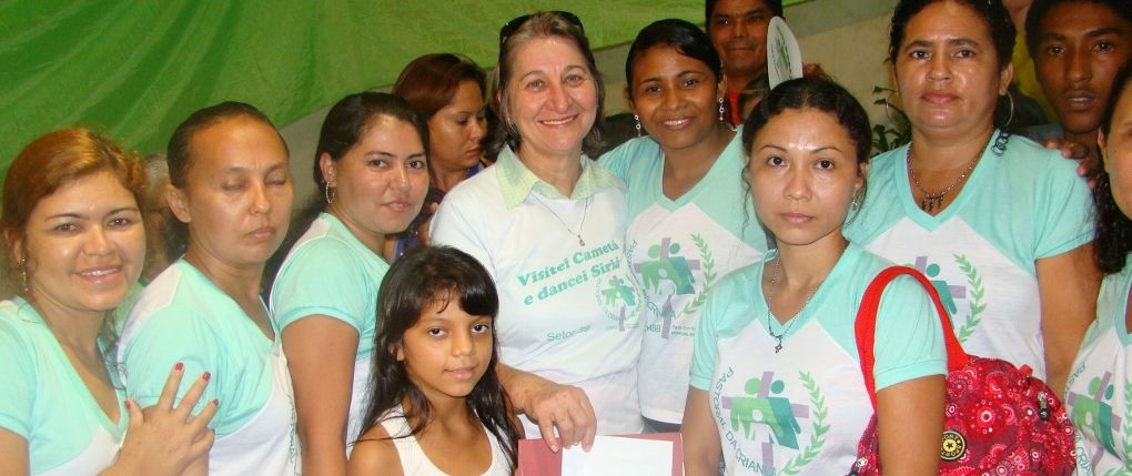 Ir. Vera Lucia Altoé com líderes da Diocese de Cametá (2011)