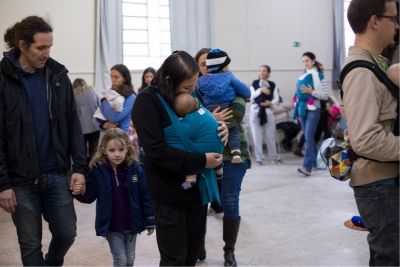 jornada mundial dos pobres lideres visitando comunidade