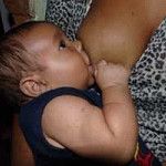 Dois motivos para as mães que amamentam ou desejam amamentar ficarem tranquilas durante a pandemia